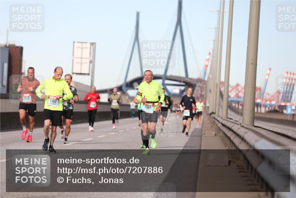 03.10.2024 - Köhlbrandbrückenlauf Fuchs,  Jonas http://msf.ph/oto/7207886 03.10.2024 09:43:36 Position 3 1533, 1482, 1067 meine-sportfotos.de