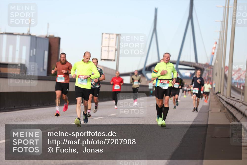 03.10.2024 - Köhlbrandbrückenlauf Fuchs,  Jonas http://msf.ph/oto/7207908 03.10.2024 09:43:36 Position 3 1533, 1482, 1067 meine-sportfotos.de