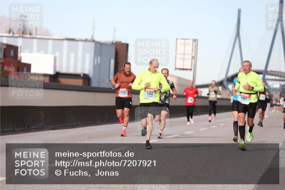 03.10.2024 - Köhlbrandbrückenlauf Fuchs,  Jonas http://msf.ph/oto/7207921 03.10.2024 09:43:37 Position 3 1533, 1482, 1067 meine-sportfotos.de