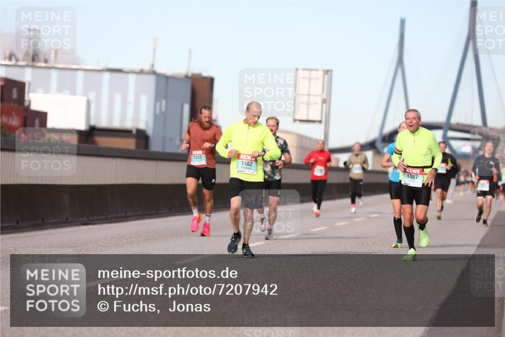 03.10.2024 - Köhlbrandbrückenlauf Fuchs,  Jonas http://msf.ph/oto/7207942 03.10.2024 09:43:37 Position 3 1533, 1482, 1067 meine-sportfotos.de