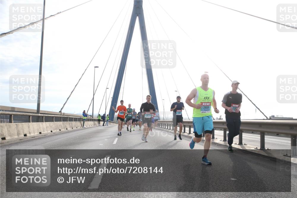 03.10.2024 - Köhlbrandbrückenlauf Jannik Wohlers http://msf.ph/oto/7208144 03.10.2024 09:20:35 Position 1 1310, 2659, 11 meine-sportfotos.de