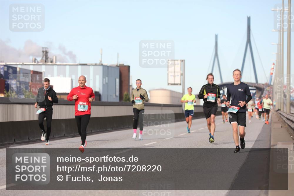 03.10.2024 - Köhlbrandbrückenlauf Fuchs,  Jonas http://msf.ph/oto/7208220 03.10.2024 09:43:45 Position 3 1016, 1140, 1197, 1437 meine-sportfotos.de