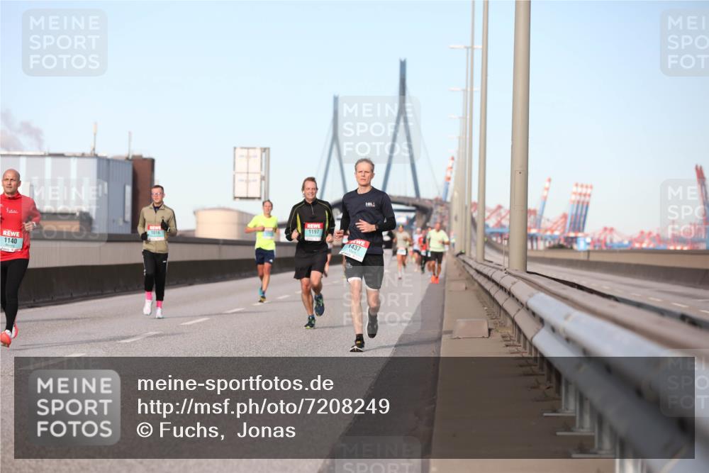 03.10.2024 - Köhlbrandbrückenlauf Fuchs,  Jonas http://msf.ph/oto/7208249 03.10.2024 09:43:45 Position 3 1140, 1016, 1197, 1437 meine-sportfotos.de