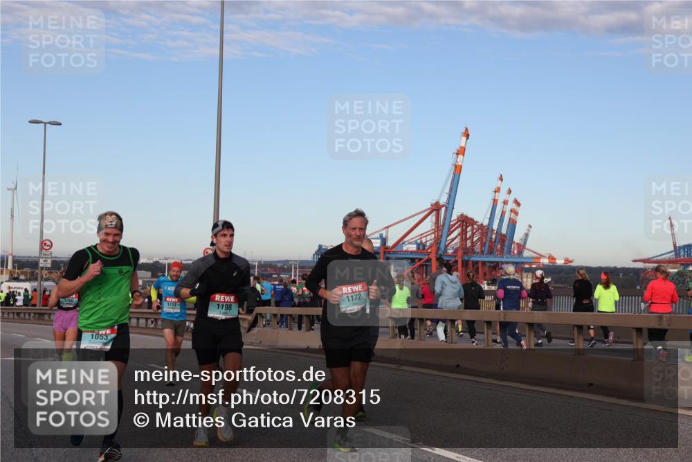 03.10.2024 - Köhlbrandbrückenlauf Matties Gatica Varas http://msf.ph/oto/7208315 03.10.2024 09:34:15 Position 2 1260, 1053, 1172, 1213, 1198 meine-sportfotos.de