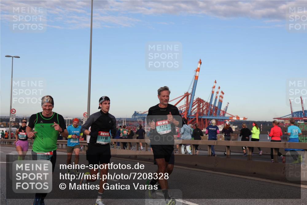 03.10.2024 - Köhlbrandbrückenlauf Matties Gatica Varas http://msf.ph/oto/7208328 03.10.2024 09:34:16 Position 2 500, 1260, 1053, 1213, 1198, 1172 meine-sportfotos.de