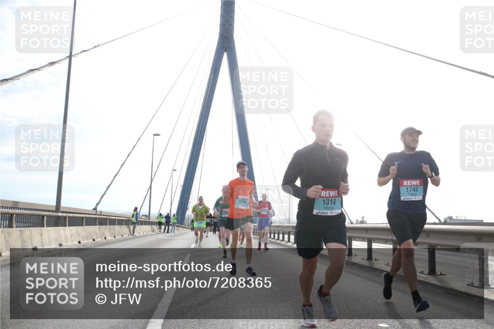 03.10.2024 - Köhlbrandbrückenlauf Jannik Wohlers http://msf.ph/oto/7208365 03.10.2024 09:20:36 Position 1 1163, 1310, 1743 meine-sportfotos.de