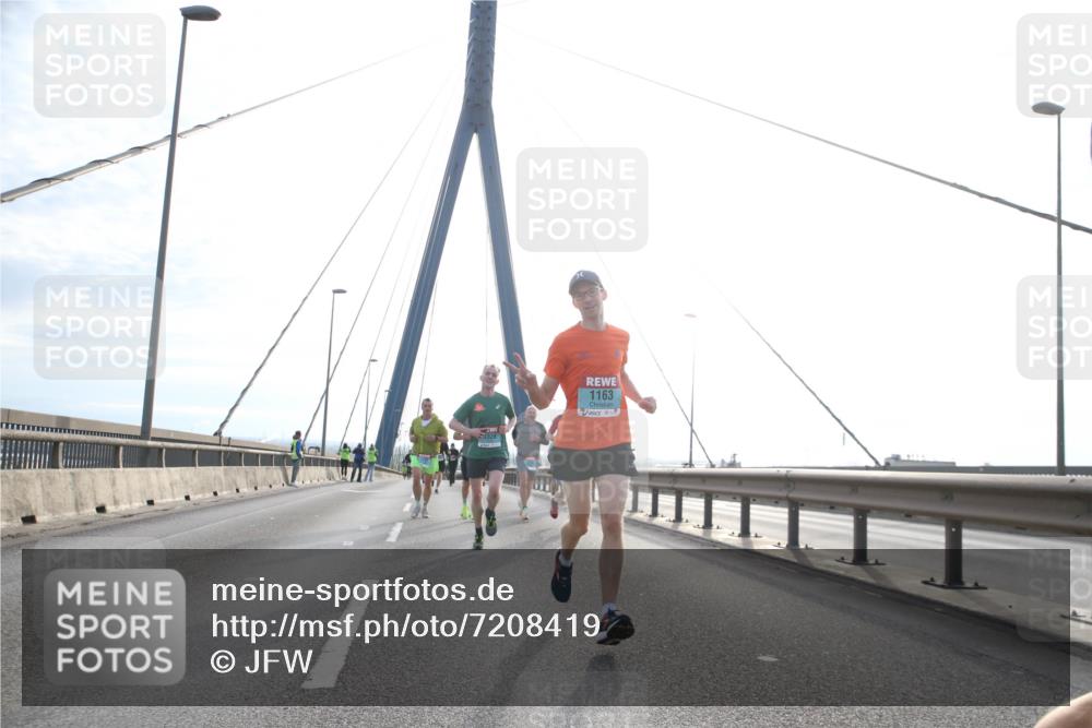 03.10.2024 - Köhlbrandbrückenlauf Jannik Wohlers http://msf.ph/oto/7208419 03.10.2024 09:20:37 Position 1 1329, 1163 meine-sportfotos.de