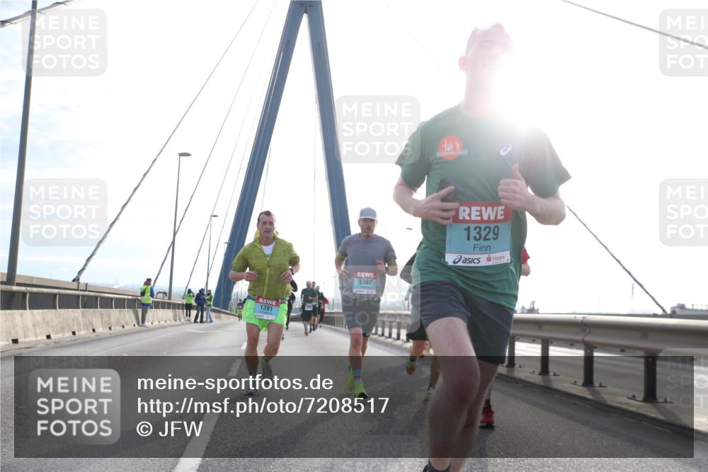 03.10.2024 - Köhlbrandbrückenlauf Jannik Wohlers http://msf.ph/oto/7208517 03.10.2024 09:20:39 Position 1 1391, 1307, 1329 meine-sportfotos.de