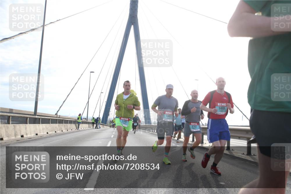 03.10.2024 - Köhlbrandbrückenlauf Jannik Wohlers http://msf.ph/oto/7208534 03.10.2024 09:20:39 Position 1 1307, 1162, 1391, 1469 meine-sportfotos.de