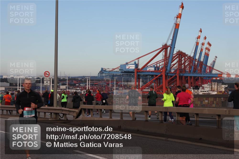 03.10.2024 - Köhlbrandbrückenlauf Matties Gatica Varas http://msf.ph/oto/7208548 03.10.2024 09:34:30 Position 2 1310, 1500, 1 meine-sportfotos.de