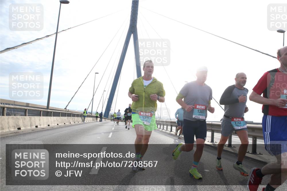 03.10.2024 - Köhlbrandbrückenlauf Jannik Wohlers http://msf.ph/oto/7208567 03.10.2024 09:20:40 Position 1 1391, 1307, 1162 meine-sportfotos.de
