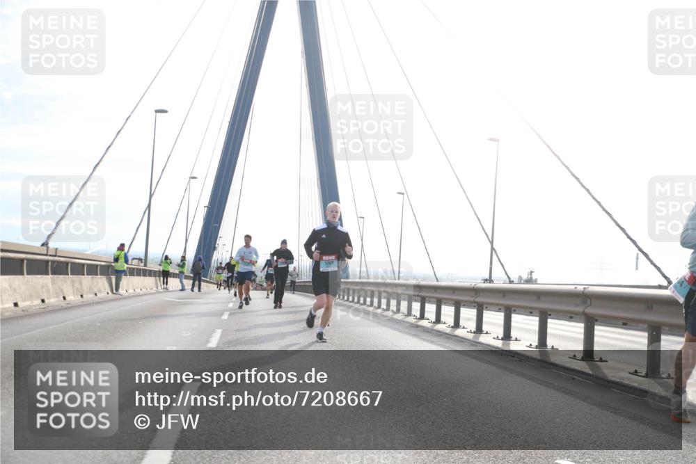 03.10.2024 - Köhlbrandbrückenlauf Jannik Wohlers http://msf.ph/oto/7208667 03.10.2024 09:20:42 Position 1 1068 meine-sportfotos.de