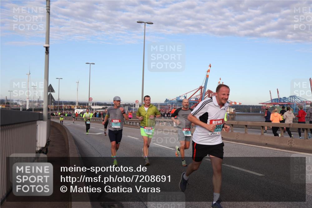 03.10.2024 - Köhlbrandbrückenlauf Matties Gatica Varas http://msf.ph/oto/7208691 03.10.2024 09:34:41 Position 2 44, 1307, 1391, 1162, 380 meine-sportfotos.de