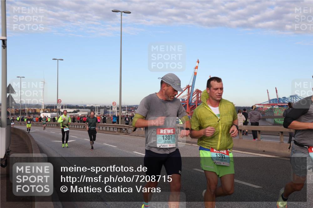 03.10.2024 - Köhlbrandbrückenlauf Matties Gatica Varas http://msf.ph/oto/7208715 03.10.2024 09:34:42 Position 2 1307, 1391 meine-sportfotos.de