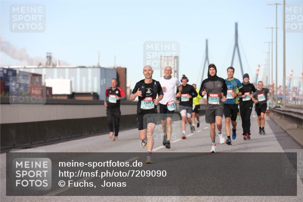 03.10.2024 - Köhlbrandbrückenlauf Fuchs,  Jonas http://msf.ph/oto/7209090 03.10.2024 09:44:21 Position 3 2875, 163, 1572 meine-sportfotos.de