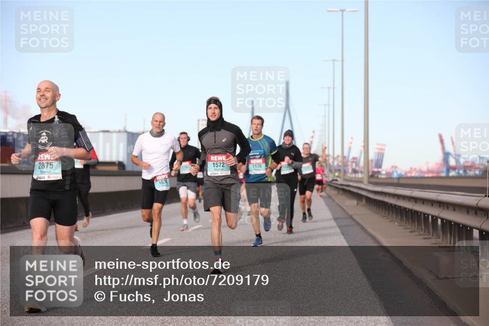 03.10.2024 - Köhlbrandbrückenlauf Fuchs,  Jonas http://msf.ph/oto/7209179 03.10.2024 09:44:23 Position 3 2875, 1572, 1170, 163 meine-sportfotos.de