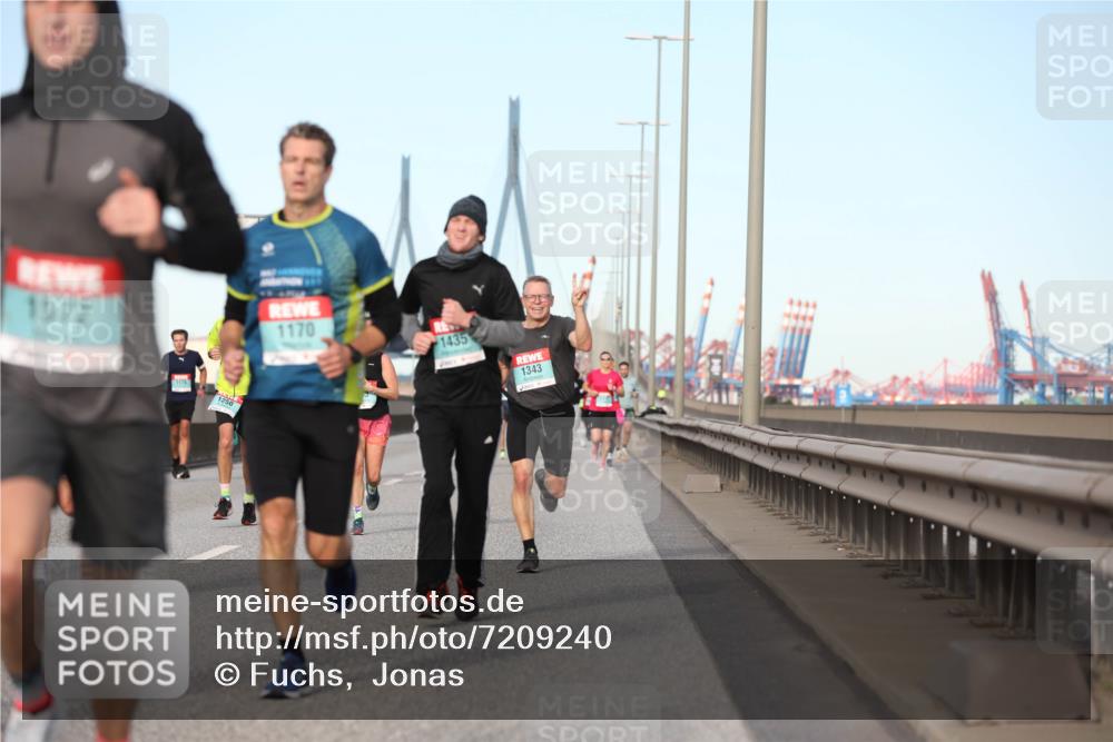 03.10.2024 - Köhlbrandbrückenlauf Fuchs,  Jonas http://msf.ph/oto/7209240 03.10.2024 09:44:25 Position 3 1572, 1250, 1170, 1435, 1343 meine-sportfotos.de