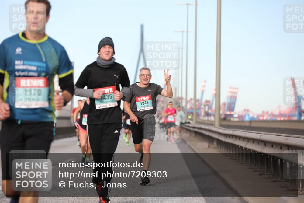 03.10.2024 - Köhlbrandbrückenlauf Fuchs,  Jonas http://msf.ph/oto/7209303 03.10.2024 09:44:26 Position 3 1170, 1435, 1343 meine-sportfotos.de
