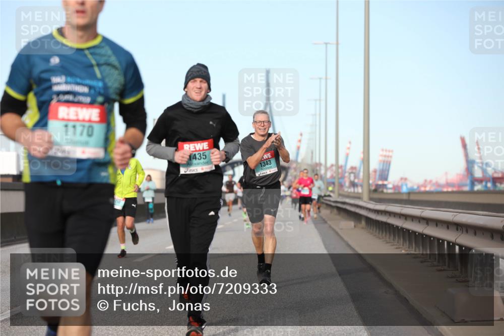 03.10.2024 - Köhlbrandbrückenlauf Fuchs,  Jonas http://msf.ph/oto/7209333 03.10.2024 09:44:26 Position 3 1170, 1435, 1343 meine-sportfotos.de