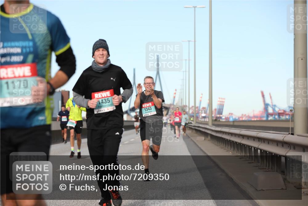 03.10.2024 - Köhlbrandbrückenlauf Fuchs,  Jonas http://msf.ph/oto/7209350 03.10.2024 09:44:27 Position 3 1170, 1435, 1343 meine-sportfotos.de