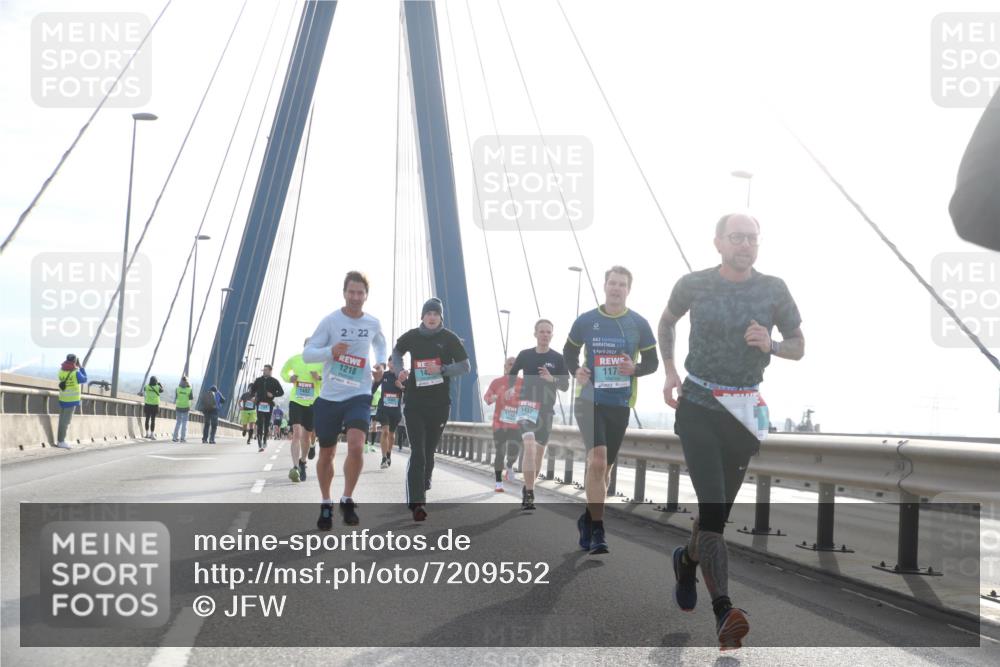 03.10.2024 - Köhlbrandbrückenlauf Jannik Wohlers http://msf.ph/oto/7209552 03.10.2024 09:20:44 Position 1 2, 22, 1218, 1437, 117 meine-sportfotos.de