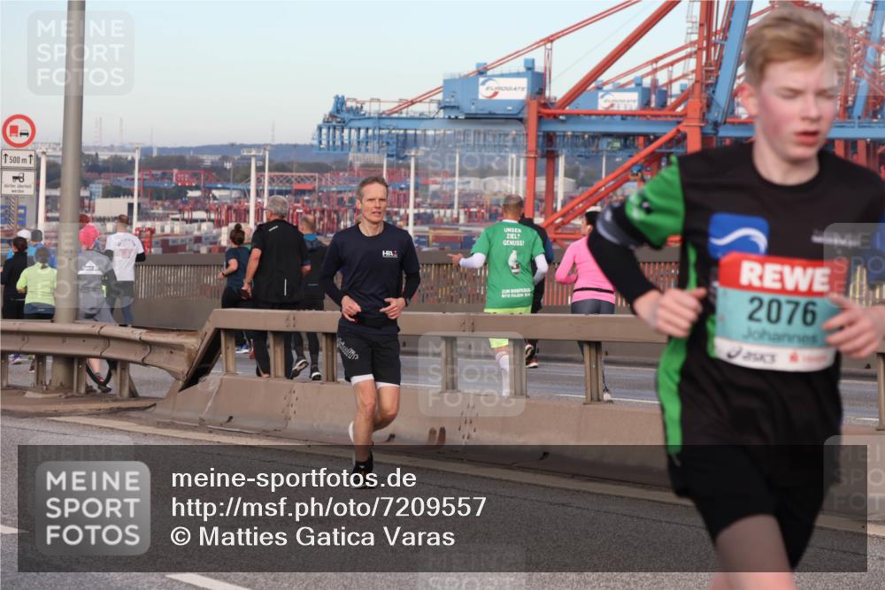 03.10.2024 - Köhlbrandbrückenlauf Matties Gatica Varas http://msf.ph/oto/7209557 03.10.2024 09:35:19 Position 2 1500, 2076 meine-sportfotos.de