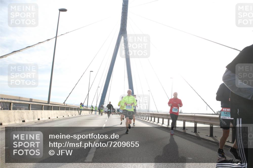 03.10.2024 - Köhlbrandbrückenlauf Jannik Wohlers http://msf.ph/oto/7209655 03.10.2024 09:20:47 Position 1 1140, 1482, 1437 meine-sportfotos.de