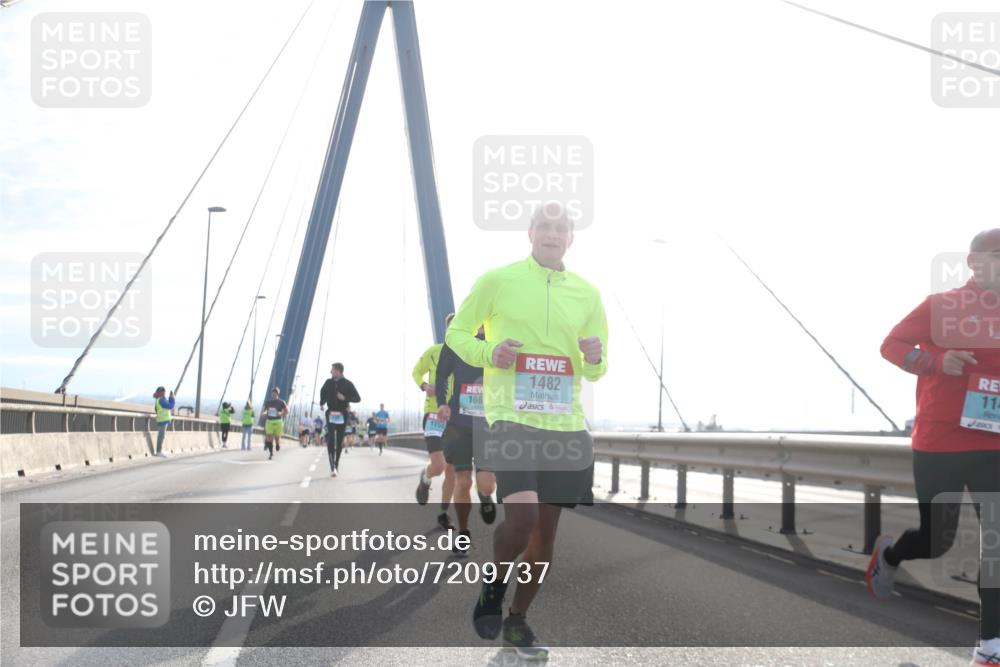 03.10.2024 - Köhlbrandbrückenlauf Jannik Wohlers http://msf.ph/oto/7209737 03.10.2024 09:20:49 Position 1 1250, 168, 1482, 11 meine-sportfotos.de