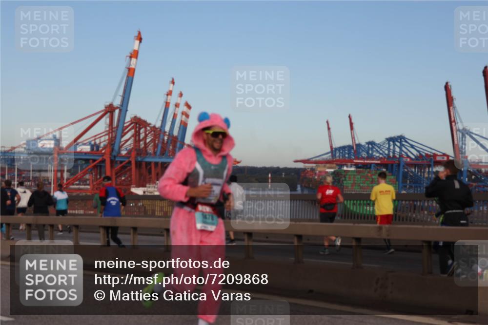 03.10.2024 - Köhlbrandbrückenlauf Matties Gatica Varas http://msf.ph/oto/7209868 03.10.2024 09:35:29 Position 2  meine-sportfotos.de