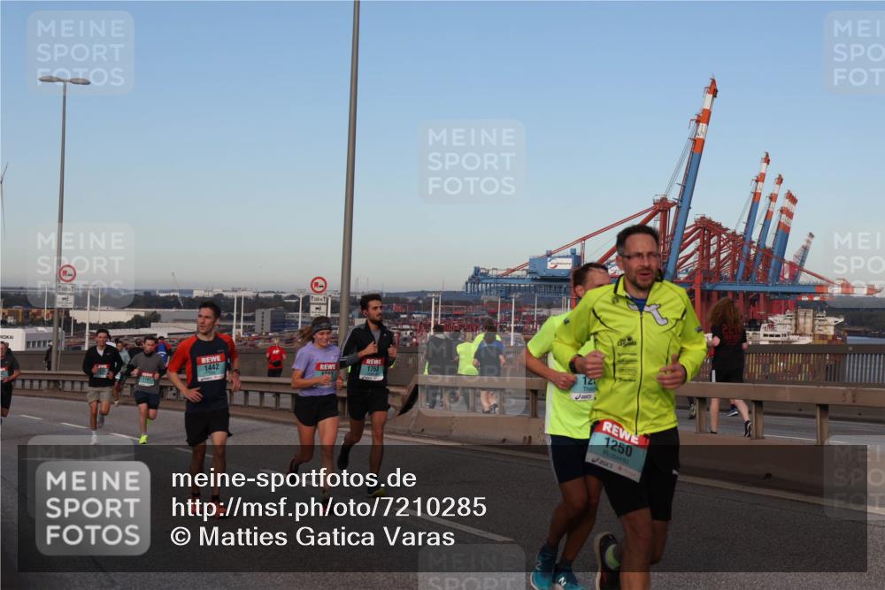 03.10.2024 - Köhlbrandbrückenlauf Matties Gatica Varas http://msf.ph/oto/7210285 03.10.2024 09:35:40 Position 2 500, 1161, 1442, 500, 1763, 1250 meine-sportfotos.de