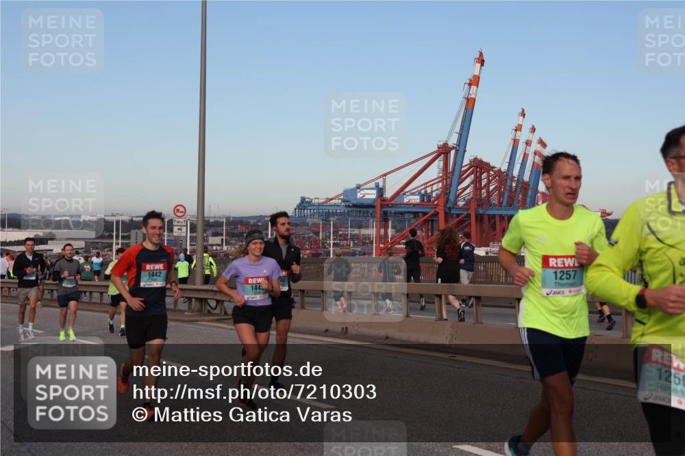 03.10.2024 - Köhlbrandbrückenlauf Matties Gatica Varas http://msf.ph/oto/7210303 03.10.2024 09:35:41 Position 2 1442, 144, 1257, 1250 meine-sportfotos.de