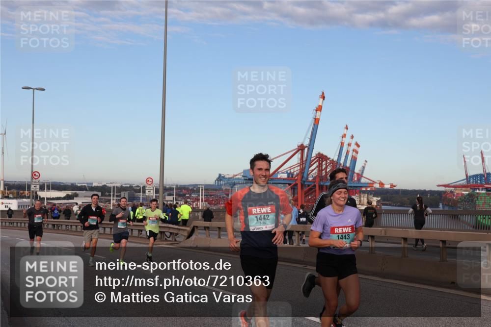 03.10.2024 - Köhlbrandbrückenlauf Matties Gatica Varas http://msf.ph/oto/7210363 03.10.2024 09:35:43 Position 2 1343, 1161, 1914, 1442, 1443 meine-sportfotos.de