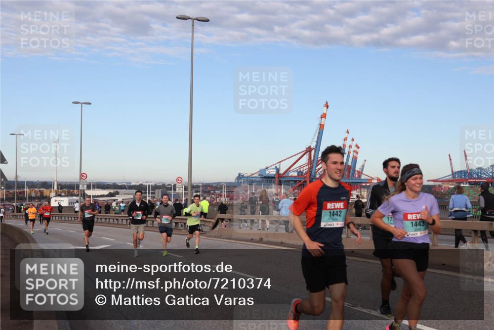 03.10.2024 - Köhlbrandbrückenlauf Matties Gatica Varas http://msf.ph/oto/7210374 03.10.2024 09:35:43 Position 2 1161, 1442, 17, 1443 meine-sportfotos.de