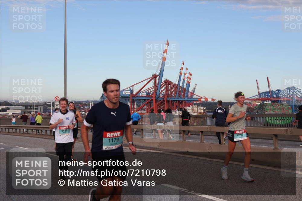 03.10.2024 - Köhlbrandbrückenlauf Matties Gatica Varas http://msf.ph/oto/7210798 03.10.2024 09:36:03 Position 2 1438, 1179, 2293 meine-sportfotos.de