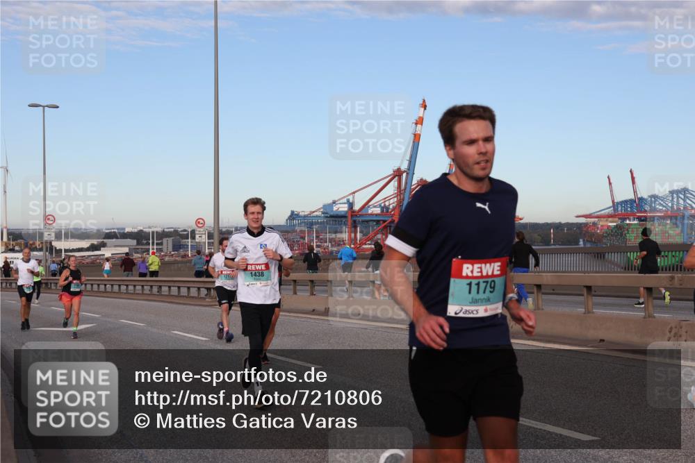 03.10.2024 - Köhlbrandbrückenlauf Matties Gatica Varas http://msf.ph/oto/7210806 03.10.2024 09:36:04 Position 2 121, 1438, 18, 1179 meine-sportfotos.de