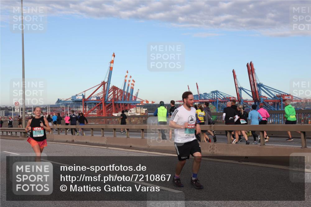 03.10.2024 - Köhlbrandbrückenlauf Matties Gatica Varas http://msf.ph/oto/7210867 03.10.2024 09:36:07 Position 2 1193, 1217 meine-sportfotos.de