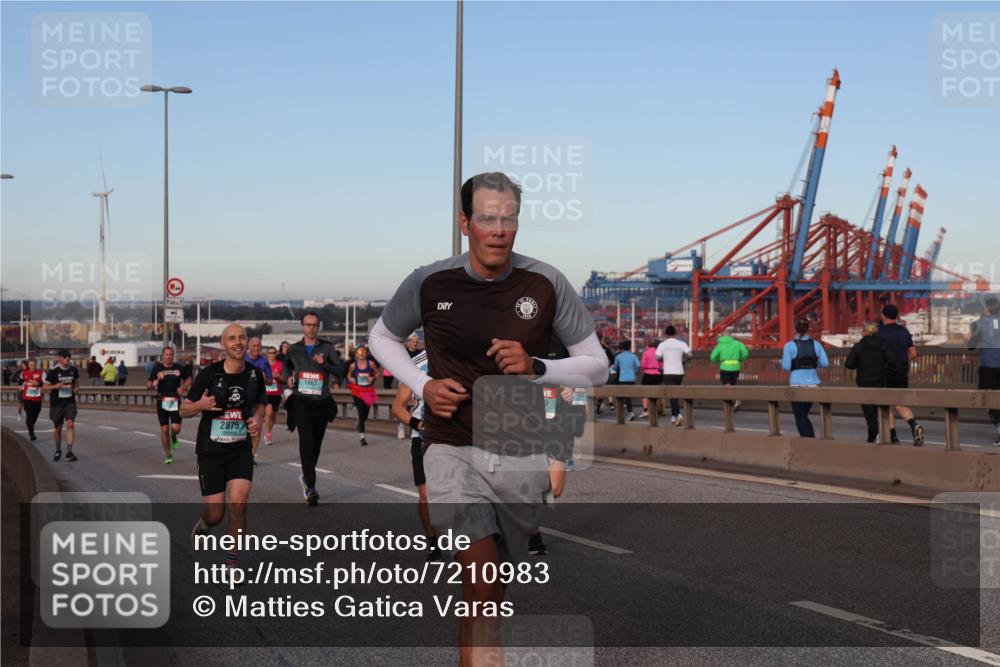03.10.2024 - Köhlbrandbrückenlauf Matties Gatica Varas http://msf.ph/oto/7210983 03.10.2024 09:36:16 Position 2 2875, 1867 meine-sportfotos.de