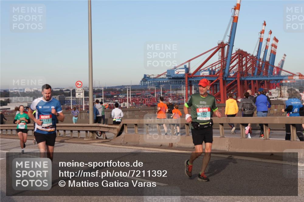03.10.2024 - Köhlbrandbrückenlauf Matties Gatica Varas http://msf.ph/oto/7211392 03.10.2024 09:36:33 Position 2 1327, 1123, 1500, 1, 1512 meine-sportfotos.de