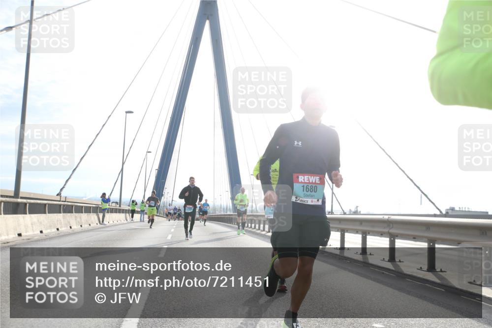 03.10.2024 - Köhlbrandbrückenlauf Jannik Wohlers http://msf.ph/oto/7211451 03.10.2024 09:20:50 Position 1 1680 meine-sportfotos.de