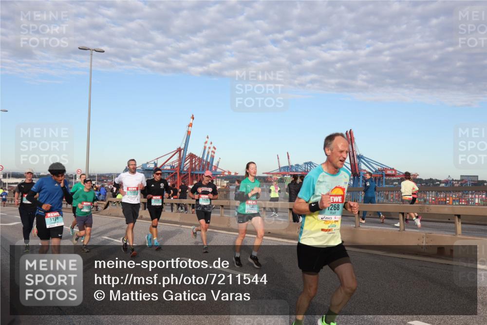 03.10.2024 - Köhlbrandbrückenlauf Matties Gatica Varas http://msf.ph/oto/7211544 03.10.2024 09:36:40 Position 2 1121, 1202, 1222, 1425, 2220, 1327, 268 meine-sportfotos.de