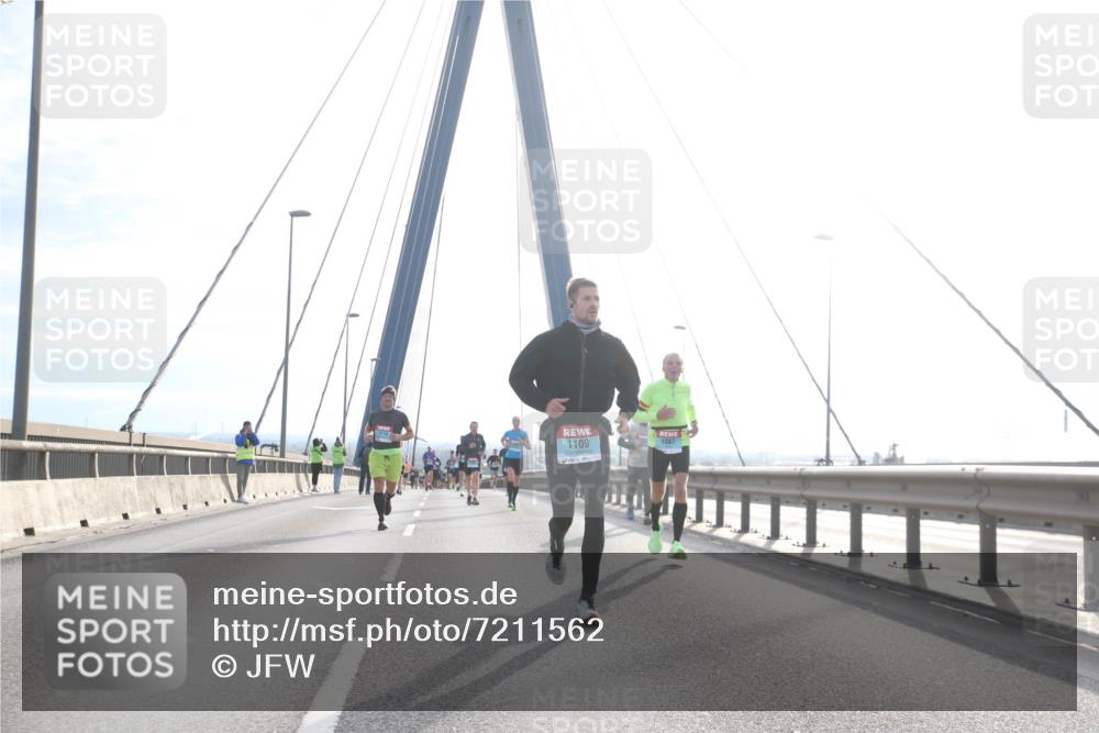 03.10.2024 - Köhlbrandbrückenlauf Jannik Wohlers http://msf.ph/oto/7211562 03.10.2024 09:20:52 Position 1 1109, 1067 meine-sportfotos.de