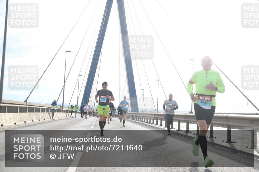 03.10.2024 - Köhlbrandbrückenlauf Jannik Wohlers http://msf.ph/oto/7211640 03.10.2024 09:20:54 Position 1 1114, 1139, 1067 meine-sportfotos.de