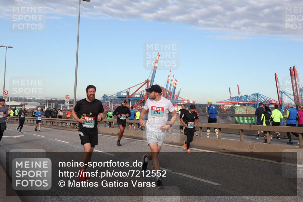 03.10.2024 - Köhlbrandbrückenlauf Matties Gatica Varas http://msf.ph/oto/7212552 03.10.2024 09:37:27 Position 2 261, 1323, 2754, 2661 meine-sportfotos.de