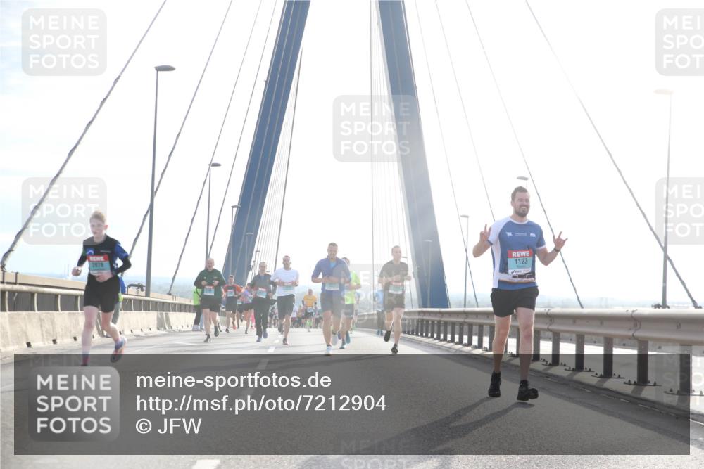 03.10.2024 - Köhlbrandbrückenlauf Jannik Wohlers http://msf.ph/oto/7212904 03.10.2024 09:21:27 Position 1 2076, 1123 meine-sportfotos.de