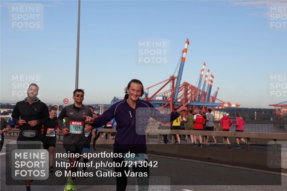 03.10.2024 - Köhlbrandbrückenlauf Matties Gatica Varas http://msf.ph/oto/7213042 03.10.2024 09:37:43 Position 2 344, 1314, 1166 meine-sportfotos.de