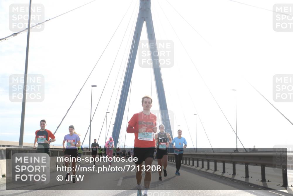 03.10.2024 - Köhlbrandbrückenlauf Jannik Wohlers http://msf.ph/oto/7213208 03.10.2024 09:21:36 Position 1 1075, 1317, 1442, 14 meine-sportfotos.de