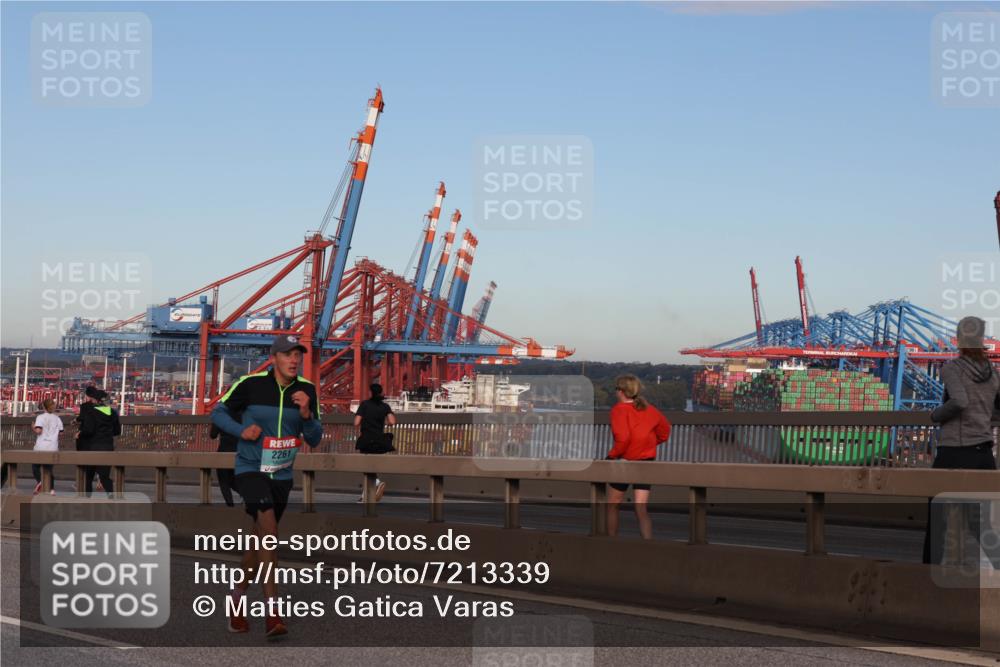 03.10.2024 - Köhlbrandbrückenlauf Matties Gatica Varas http://msf.ph/oto/7213339 03.10.2024 09:37:59 Position 2 2261 meine-sportfotos.de