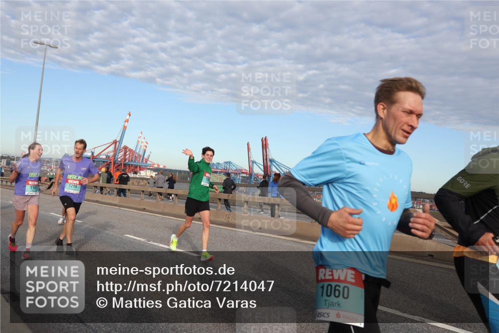 03.10.2024 - Köhlbrandbrückenlauf Matties Gatica Varas http://msf.ph/oto/7214047 03.10.2024 09:38:23 Position 2 1107, 1216, 1060 meine-sportfotos.de