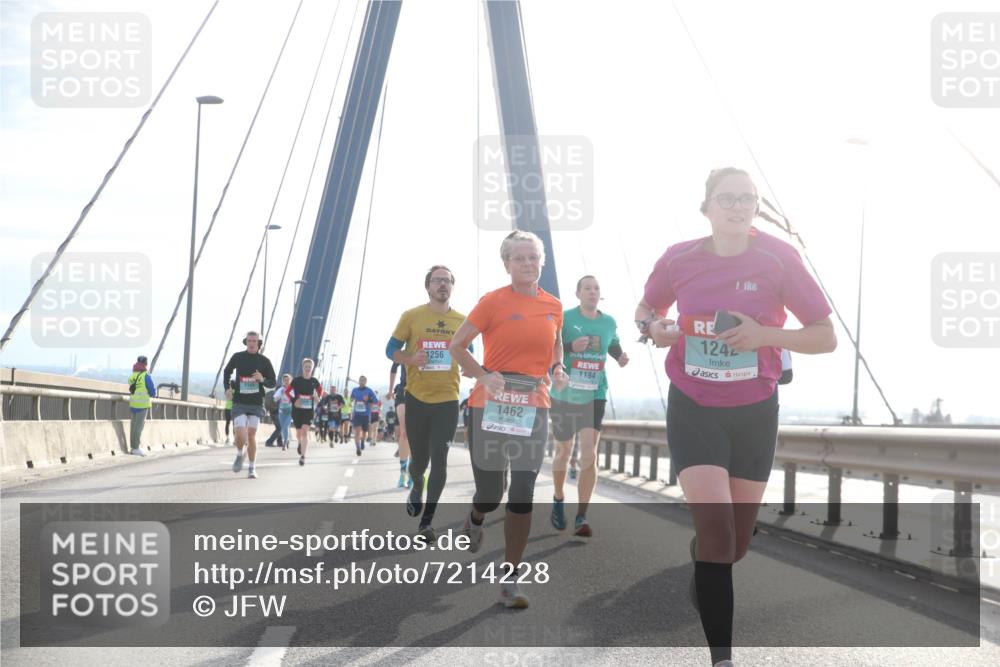 03.10.2024 - Köhlbrandbrückenlauf Jannik Wohlers http://msf.ph/oto/7214228 03.10.2024 09:21:54 Position 1 1185, 1256, 1462, 1194, 1242 meine-sportfotos.de