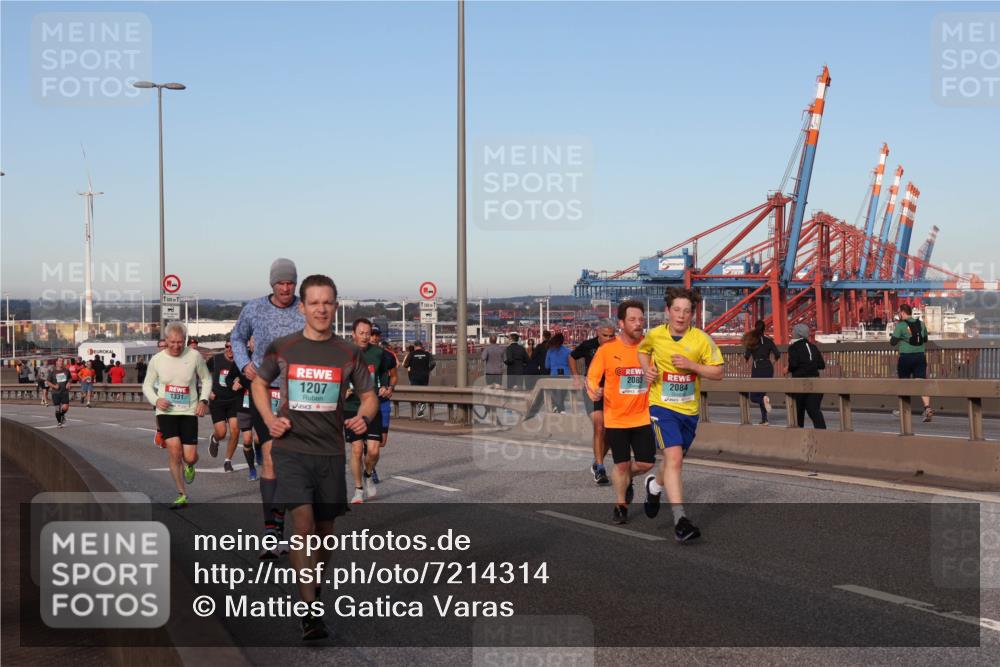 03.10.2024 - Köhlbrandbrückenlauf Matties Gatica Varas http://msf.ph/oto/7214314 03.10.2024 09:38:32 Position 2 500, 1331, 1207, 2083, 2084 meine-sportfotos.de